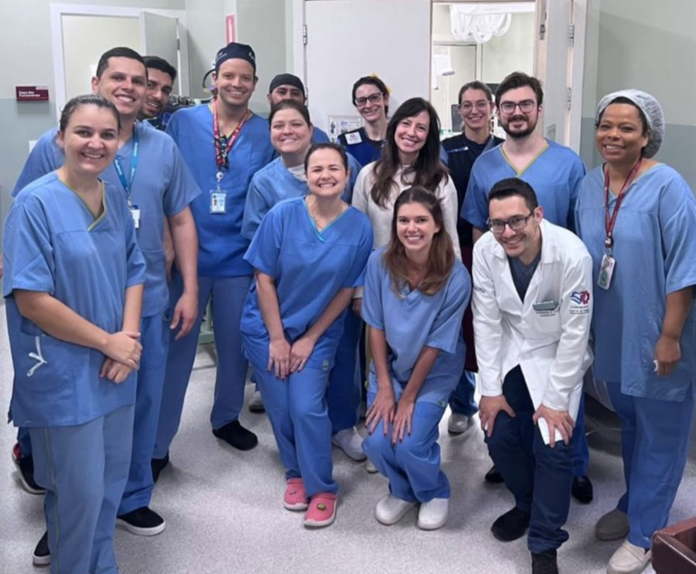 20260317 implante de válvula aórtica imagem 2 - equipe-envolvida.png