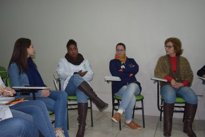 Roda de conversa de junho debateu o cuidado humanizado.jpg