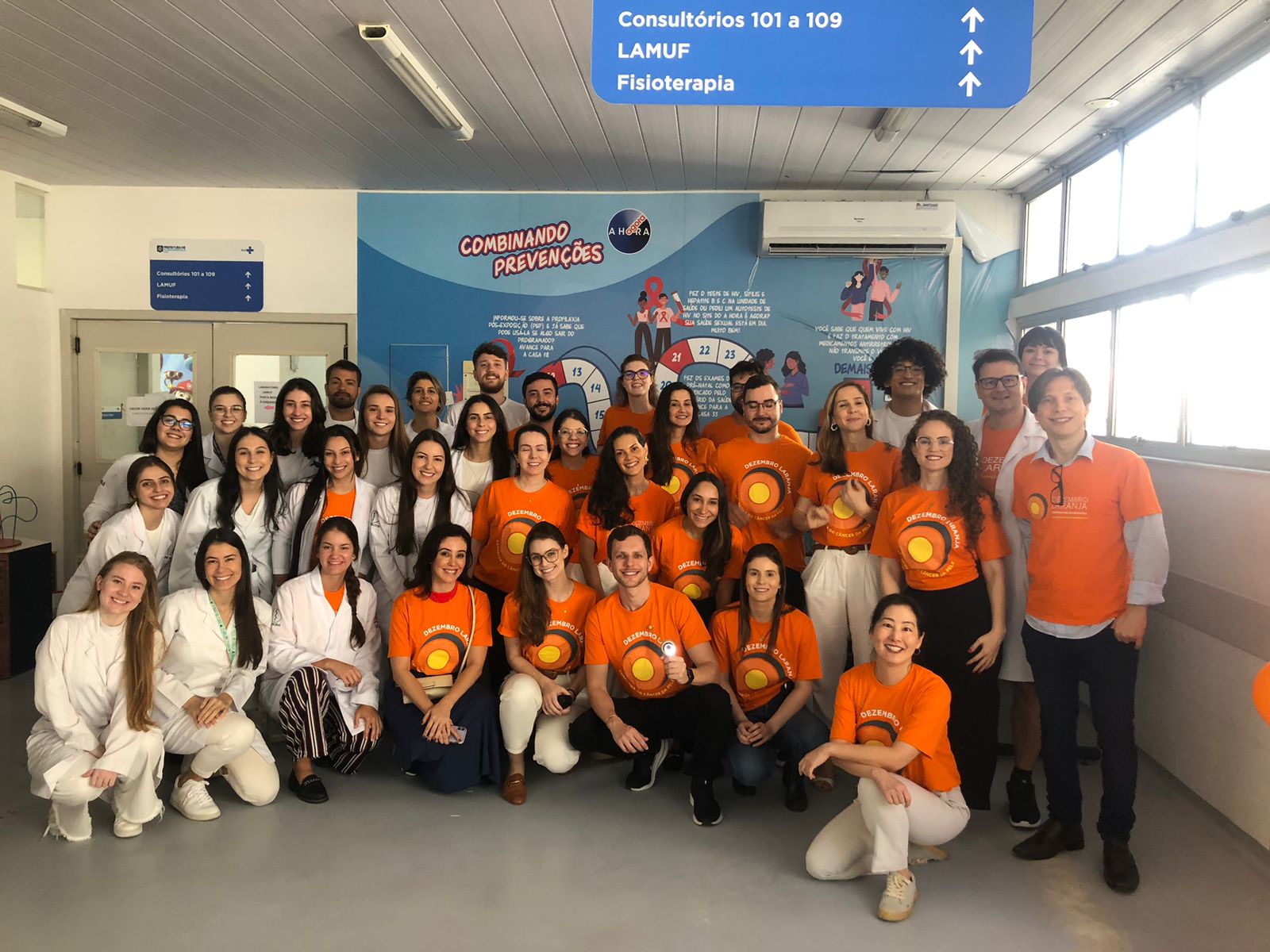 Profissionais realizaram o mutirão da Campanha Dezembro Laranja no sábado