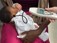 HUSM-UFSM atualiza protocolo do teste da orelhinha e reforça diagnóstico precoce em recém-nascidos