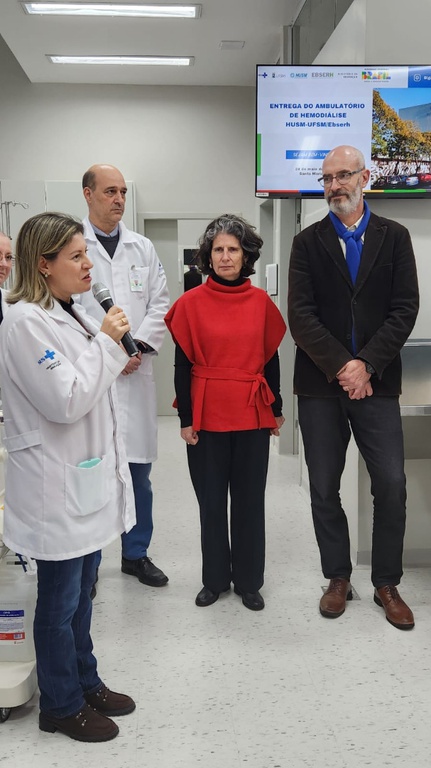Gestores do HUSM, da UFSM e da Ebserh participam da solenidade de entrega do Ambulatório de Hemodiálise Ambulatorial