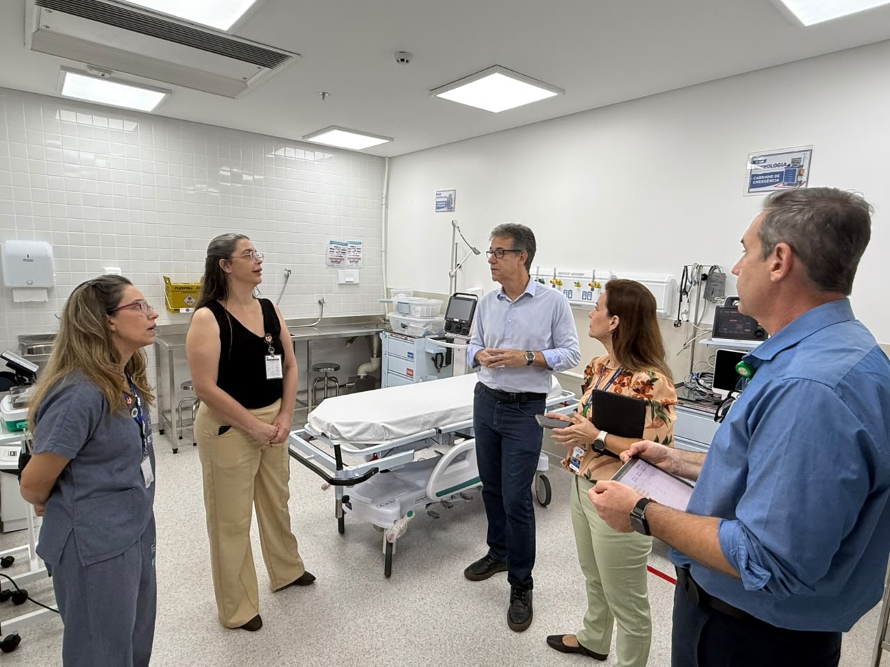Estrutura e serviços assistenciais são apresentados em visita técnica ao HU-UFSCar