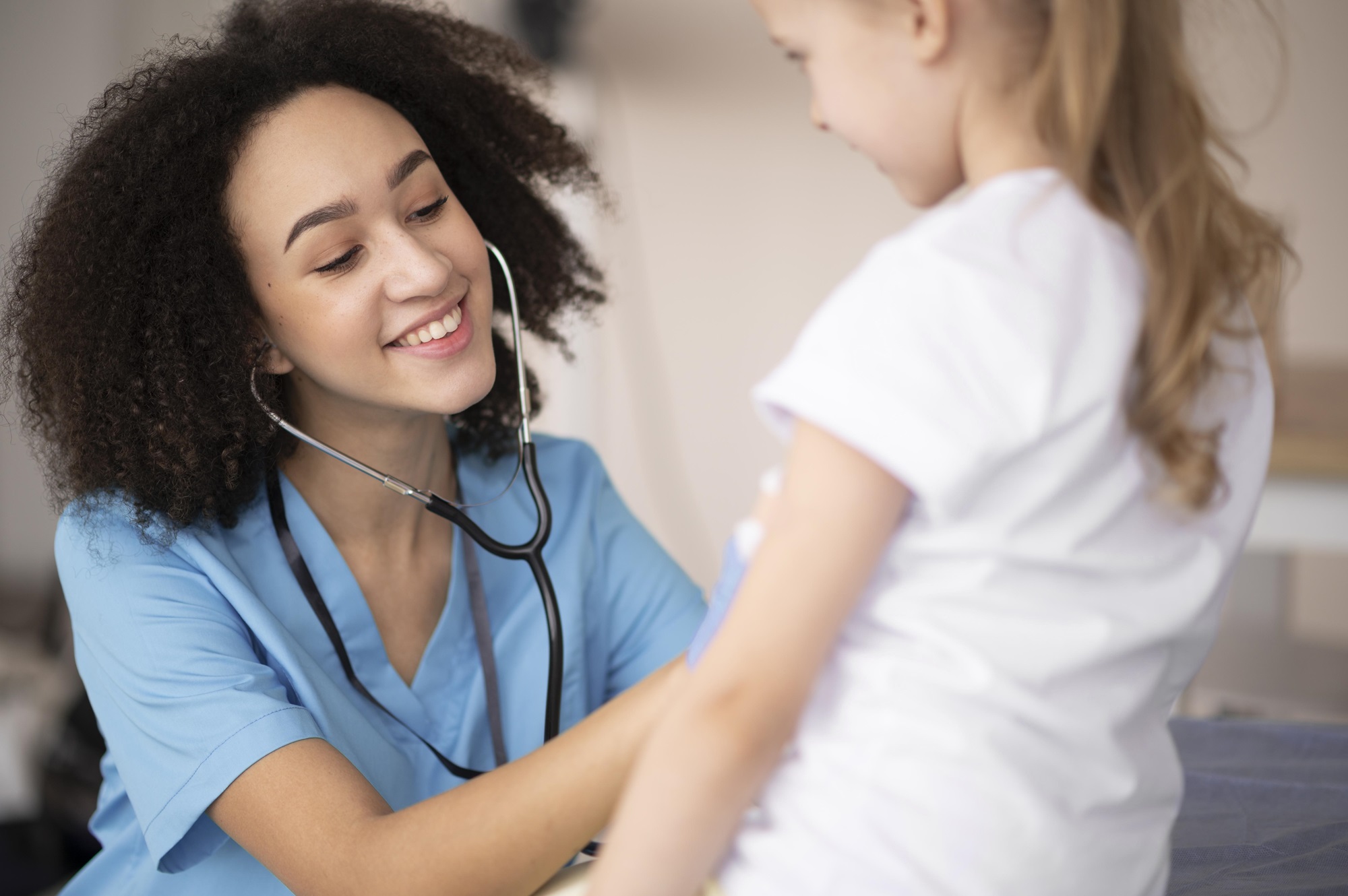 Diagnóstico precoce é fundamental no combate ao câncer infantil, afirma oncologista da HU Brasil