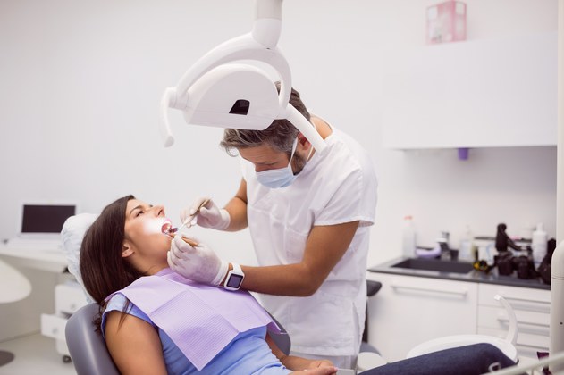 Campanha Julho Bordô reforça a importância da prevenção e do cuidado com a mucosite oral