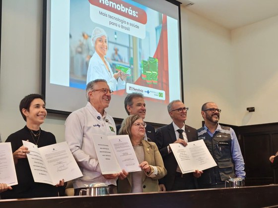 Brasil assina acordo para ampliar produção medicamento para doenças do sangue