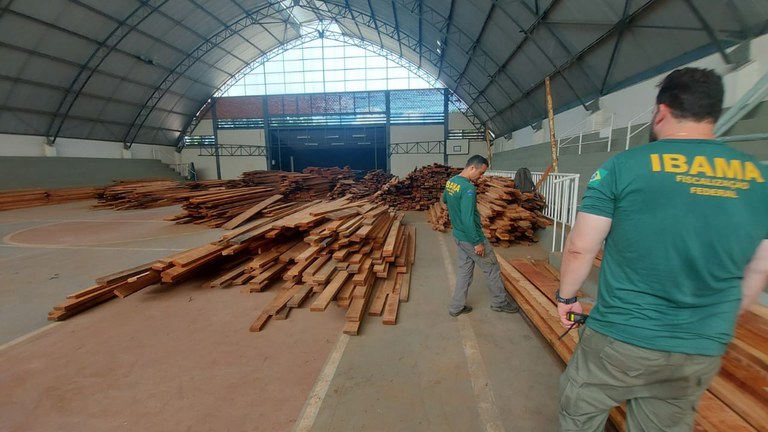 Madeira doada para a Prefeitura de Sabará/MG