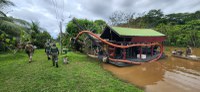 Ibama e PF destroem 13 balsas de garimpo ilegal no rio Madeira (AM)