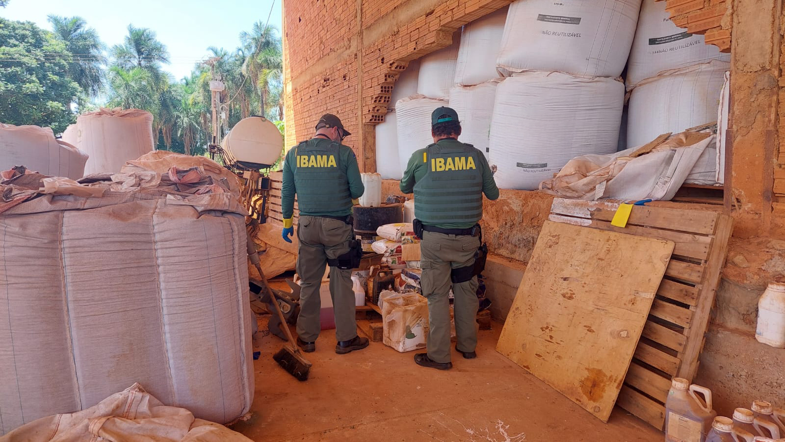 2023-11-20_fiscalizacao_agrotoxicos_MG_Ibama.jpg