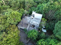 Invasores que ocupavam área no manguezal de Paranaguá (PR) foram autuados pelo Ibama