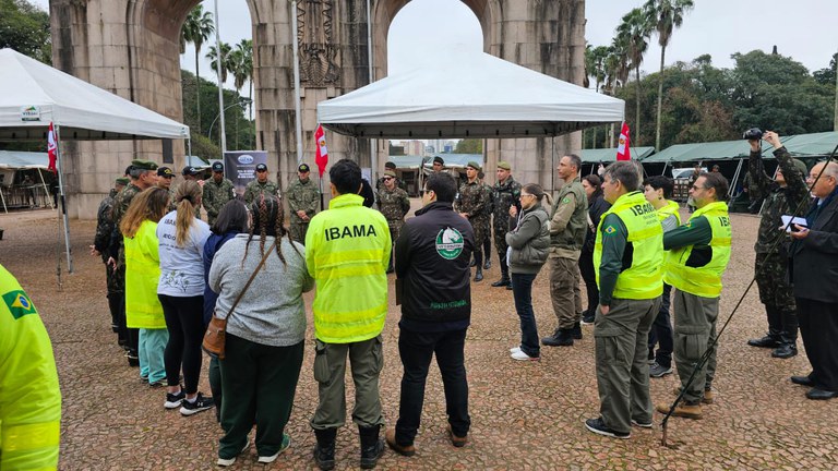 Feira de adoção de pets em Porto Alegre conta com apoio do Ibama