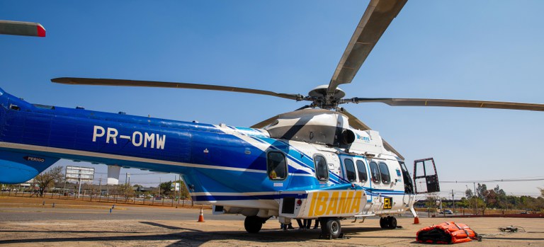 Ibama aumenta frota de helicópteros para o combate aos incêndios florestais que atingem o país
