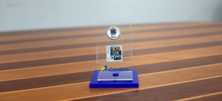 Ibama e Correios lançam selo dos 35 anos do Instituto