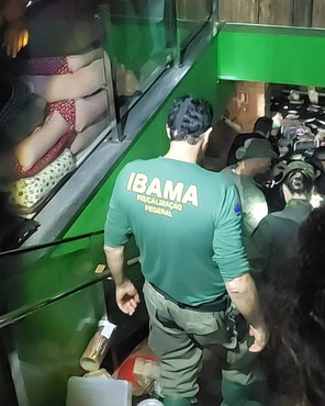 2024-05-24_Ibama_notifica_petshop_de_Porto_Alegre_acusado_de_maus-tratos_a_animais-1