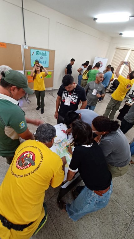 2025-08-01 Momento de interação entre os participantes da capacitação.jpeg