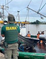 Embarcação e pescado são apreendidos durante operação em Santa Catarina