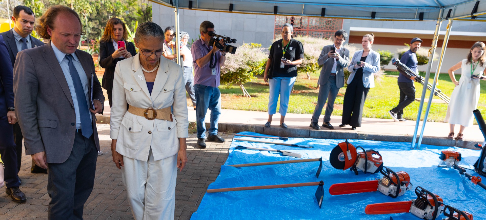 2025-07-30 Ministra Marina Silva e Presidente do Ibama, Rodrigo Agostinho visitam exposição de equipamentos durante cerimônia.jpg