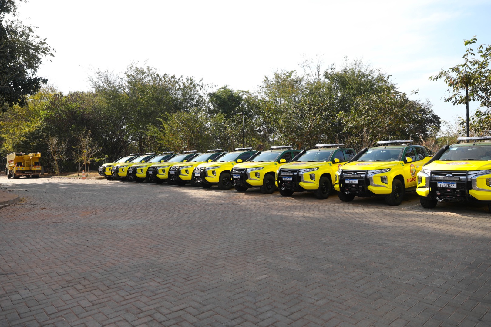 2025-07-30 Novas viaturas para auxiliar no transporte de brigadistas durante o combate aos incêndios.jpg