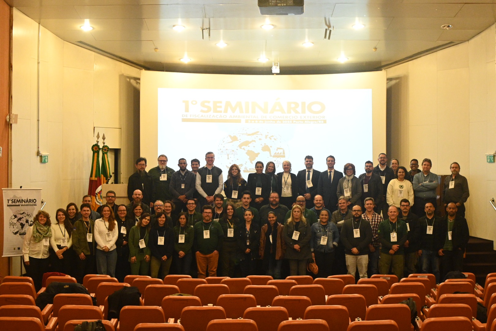 Participantes na abertura do seminário.jpg