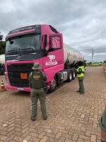 Fiscalização do Ibama aborda caminhões de transporte de produtos perigosos em GO e no DF