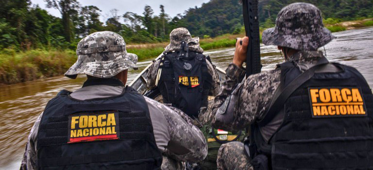 2025-07-04 Agentes da Força Nacional patrulham o rio Couto Magalhães em embarcação tática durante ação de combate ao garimpo ilegal na Terra Indígena Yanomami.jpeg