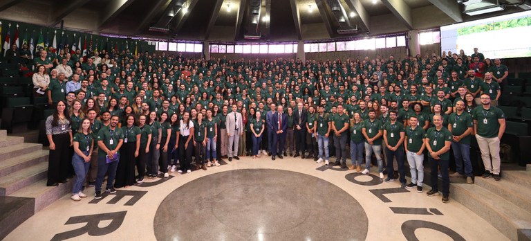 2025-11-07 Novos servidores e o presidente do Ibama, Rodrigo Agostinho.jpg