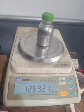 2025-06-16 Ficalização Amadén 25 flagra empresa com licença para explorar ouro utilizando mercúrio ilegal armazenado em pote de plástico.jpg