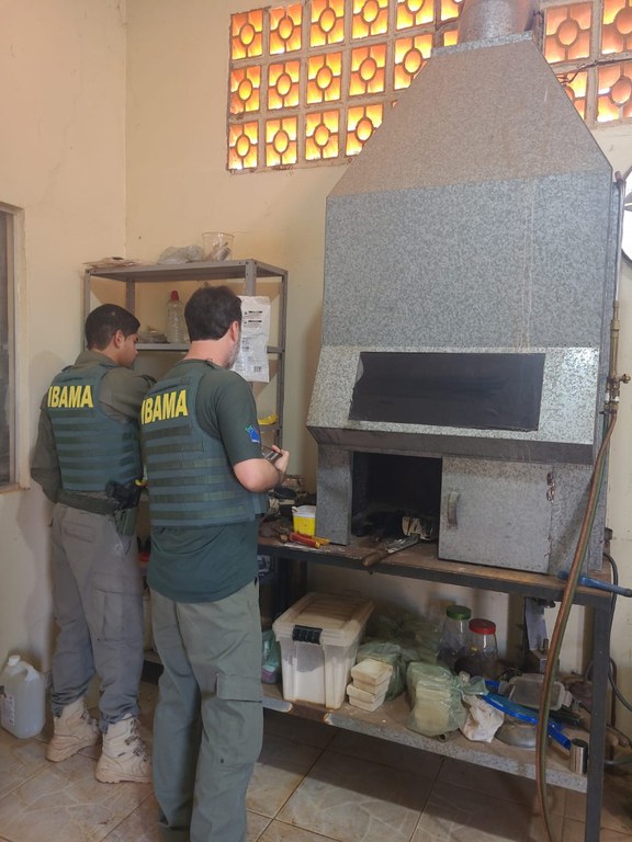 2025-06-16 Fiscais do Ibama durante Operação Almadén 25 em mineradoras de MT.jpg
