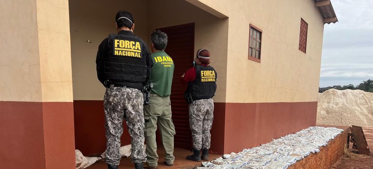 2025-07-02 Fazenda clandestina usava terra indígena para esconder agrotóxico contrabandeado.jpg