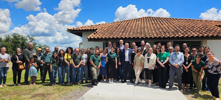 2025-12-16 Presidente do Ibama, Rodrigo Agostinho, junto com os servidores do Instituto e da UFSM.jpeg