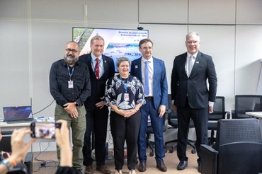 2025-06-24 Da esquerda para a direita Eduardo Wagner, Jair Schmitt, Claudia Barros, Antônio Medeiros e Rodrigo Mello.jpg