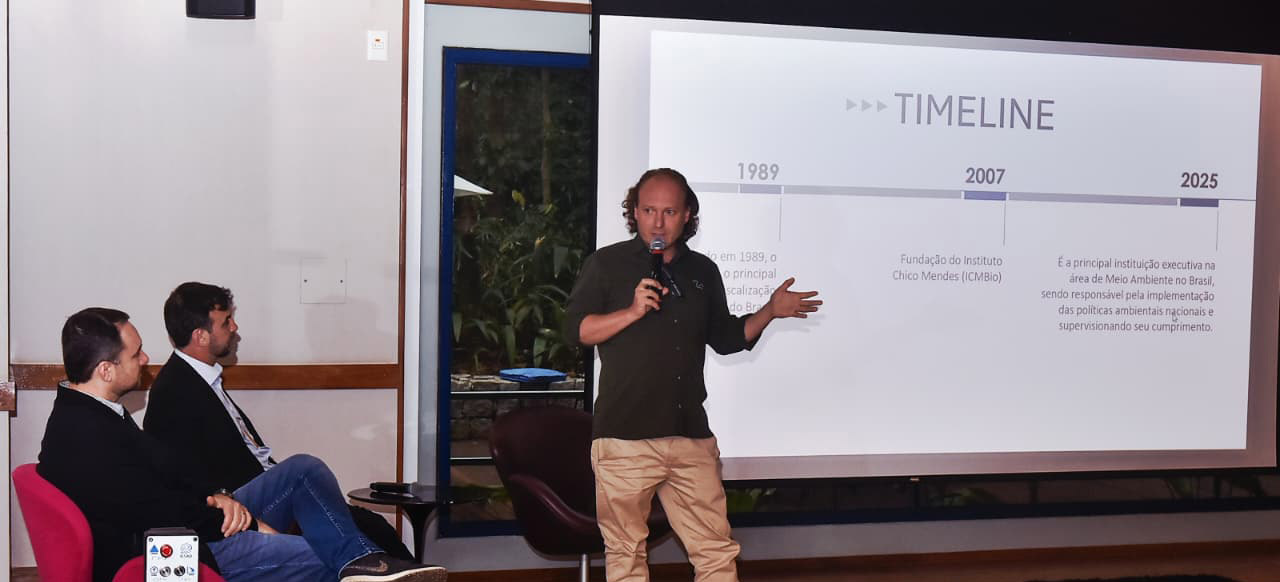 2025-09-30 Presidente do Ibama, Rodrigo Agostinho, assina parceria de trabalho entre Instituto e rede de comunicação.jpg