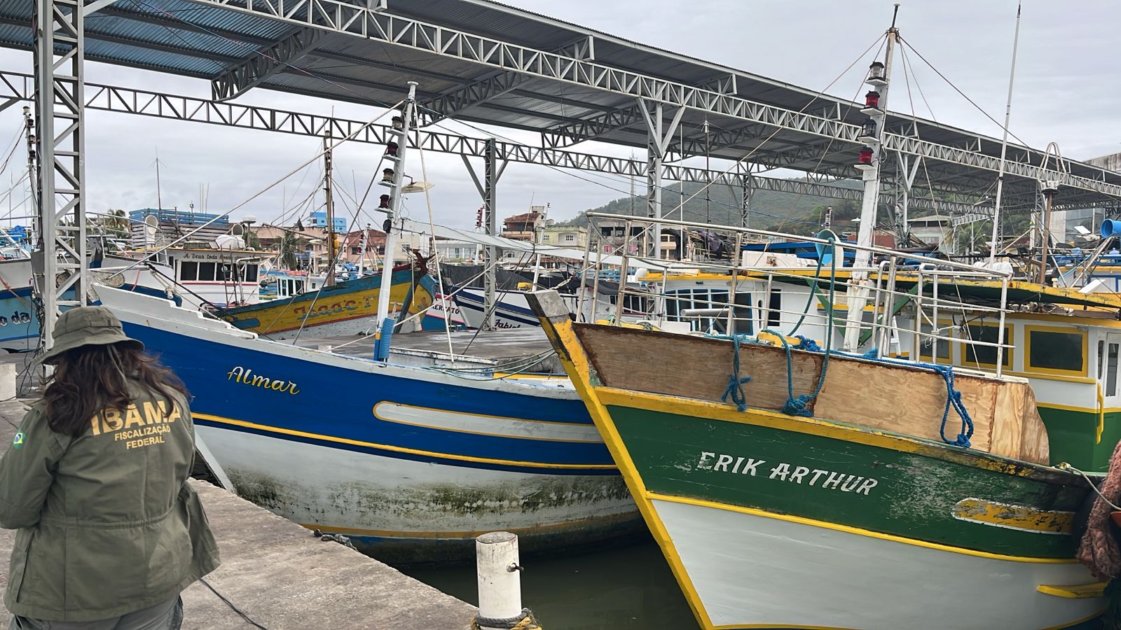 2025-09-25 Embarcações foram alvo de fiscalização por descumprirem regras de pesca e operarem em áreas proibidas.jpg