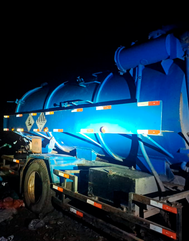 2025-08-29 Caminhão-pipa usado no despejo ilegal de resíduos foi apreendido em Itapiranga (AM).png