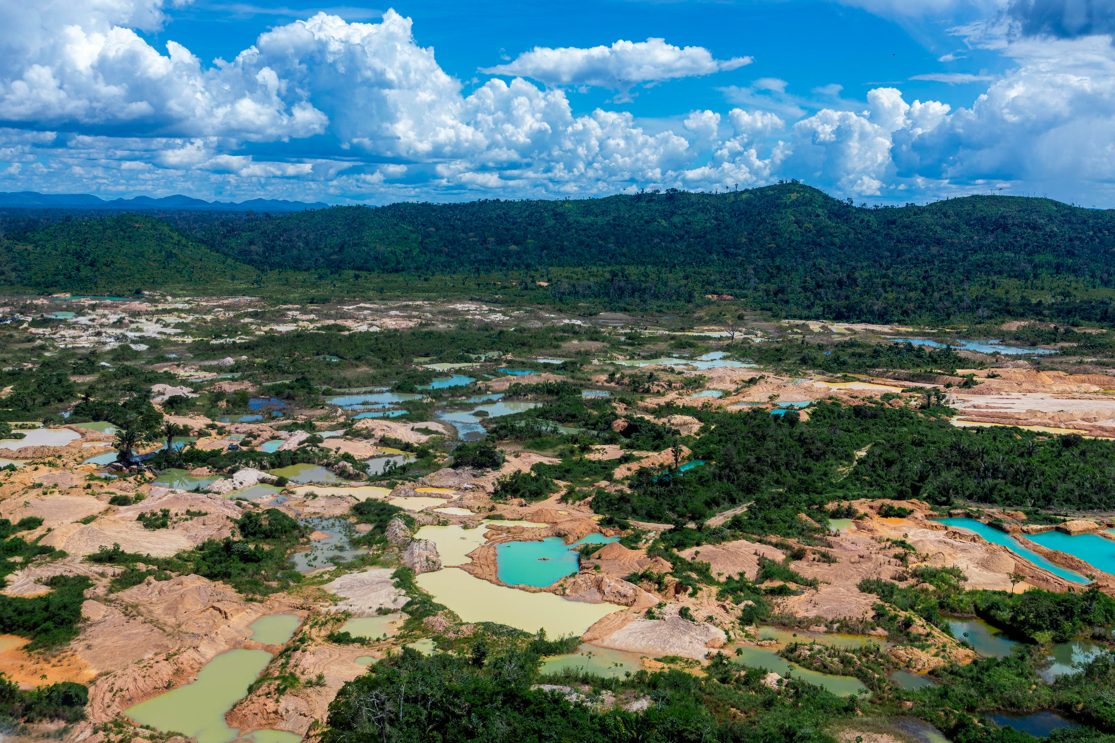 2025-05-06 Imagem de garimpo ilegal na TI Kayapo capturada durante sobrevoo do Ibama.jpg