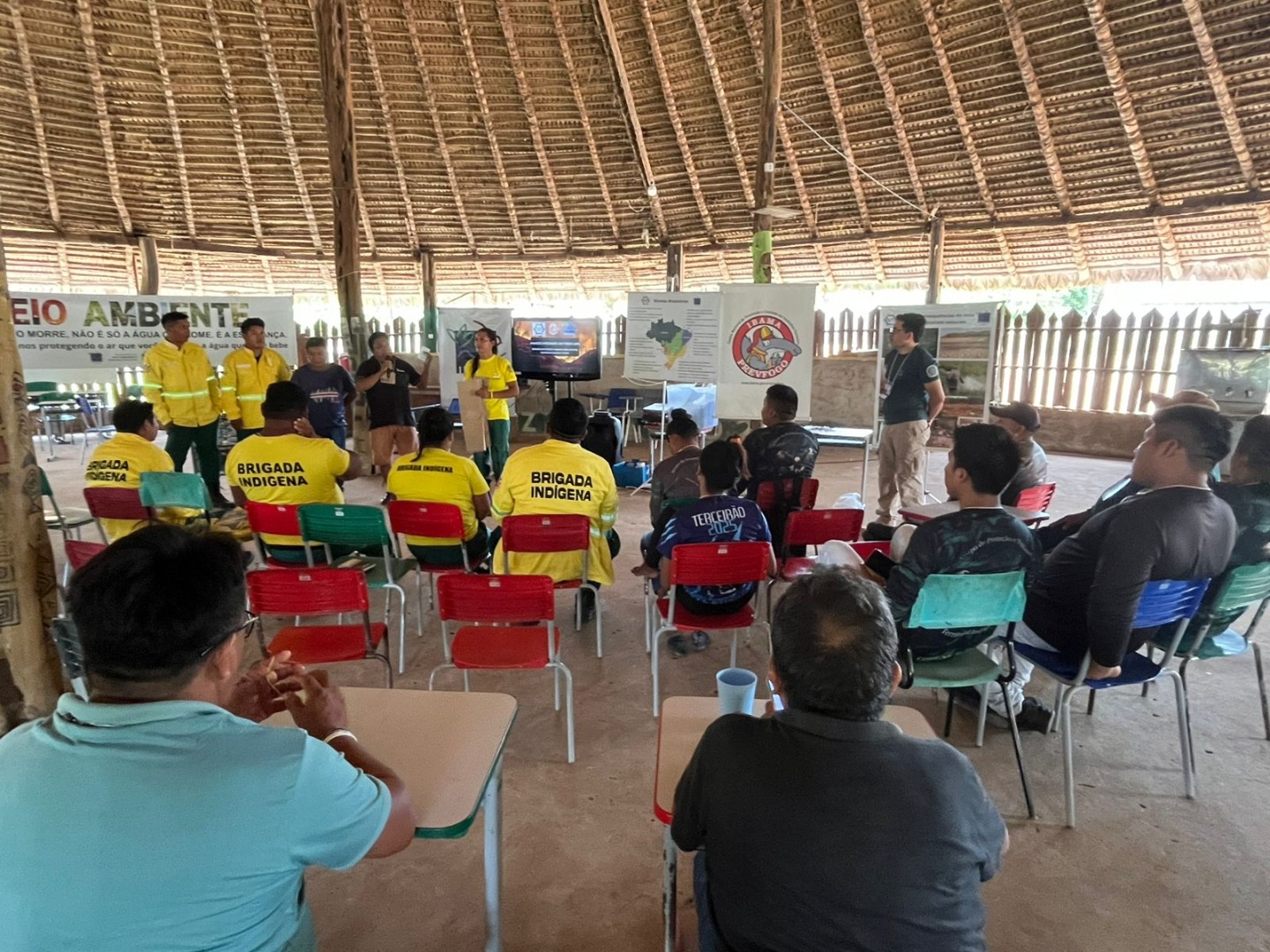 2025-11-25 Oficina do Ibama na comunidade Anauá, na TI Wai Wai.jpg