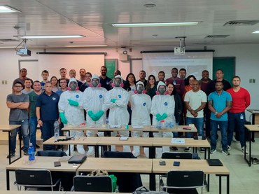 2025-07-02 Foto geral da atividade com os participantes do curso e os professores.jpg