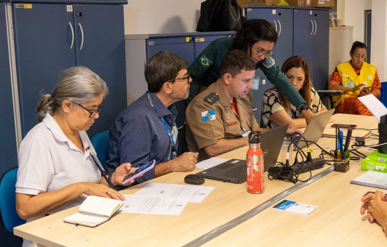 2025-11-07 Equipe do CIEN construindo nota à imprensa.jpg