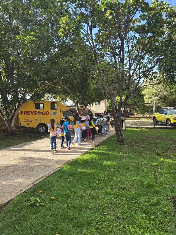 2025-06-09 Estudantes participam de atividades ambientais com o Ibama no Amapá.jpg