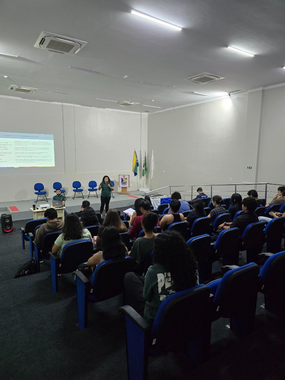 2025-05-29 Equipe Ibama-AP em debate com estudantes da Unifap.jpg