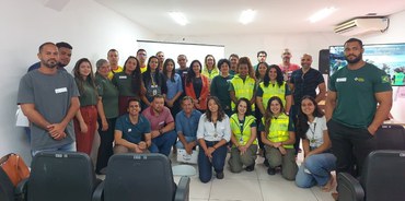 Equipe do projeto Praia Sem Óleo