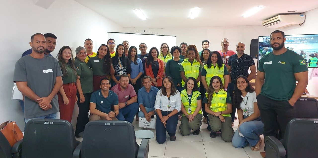 Equipe do projeto Praia Sem Óleo