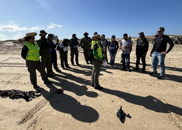 Treinamento em limpeza de praias incluiu etapa prática – foto: Gabriela Costa/Ibama