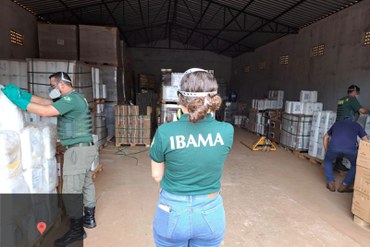 Vistoria em galpão de armazenamento durante operação em Campos Lindos (TO)