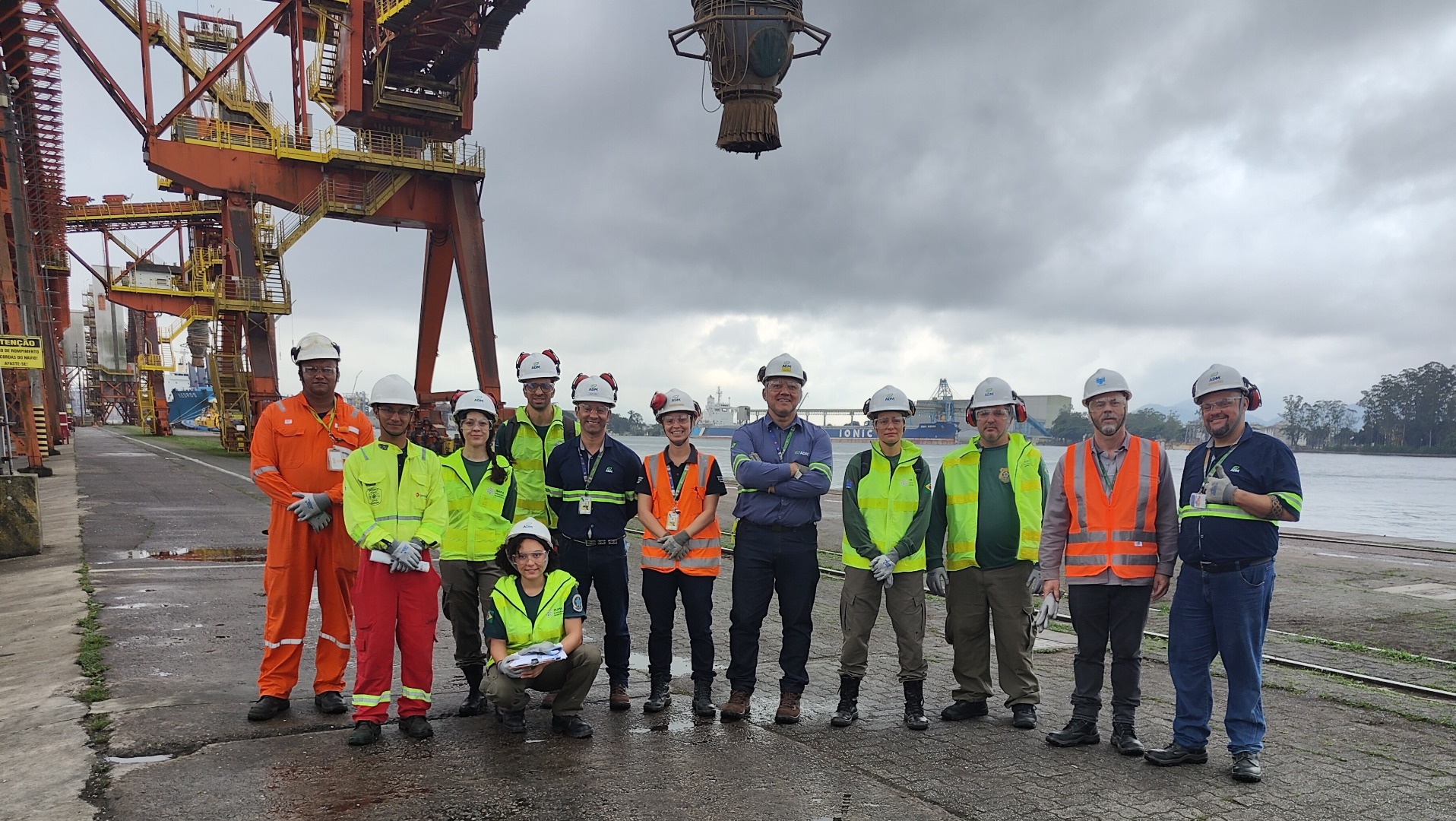 2025-05-30 Equipe do Ibama, Cetesb e ADM do Brasil em vistoria ao Porto de Santos.jpg