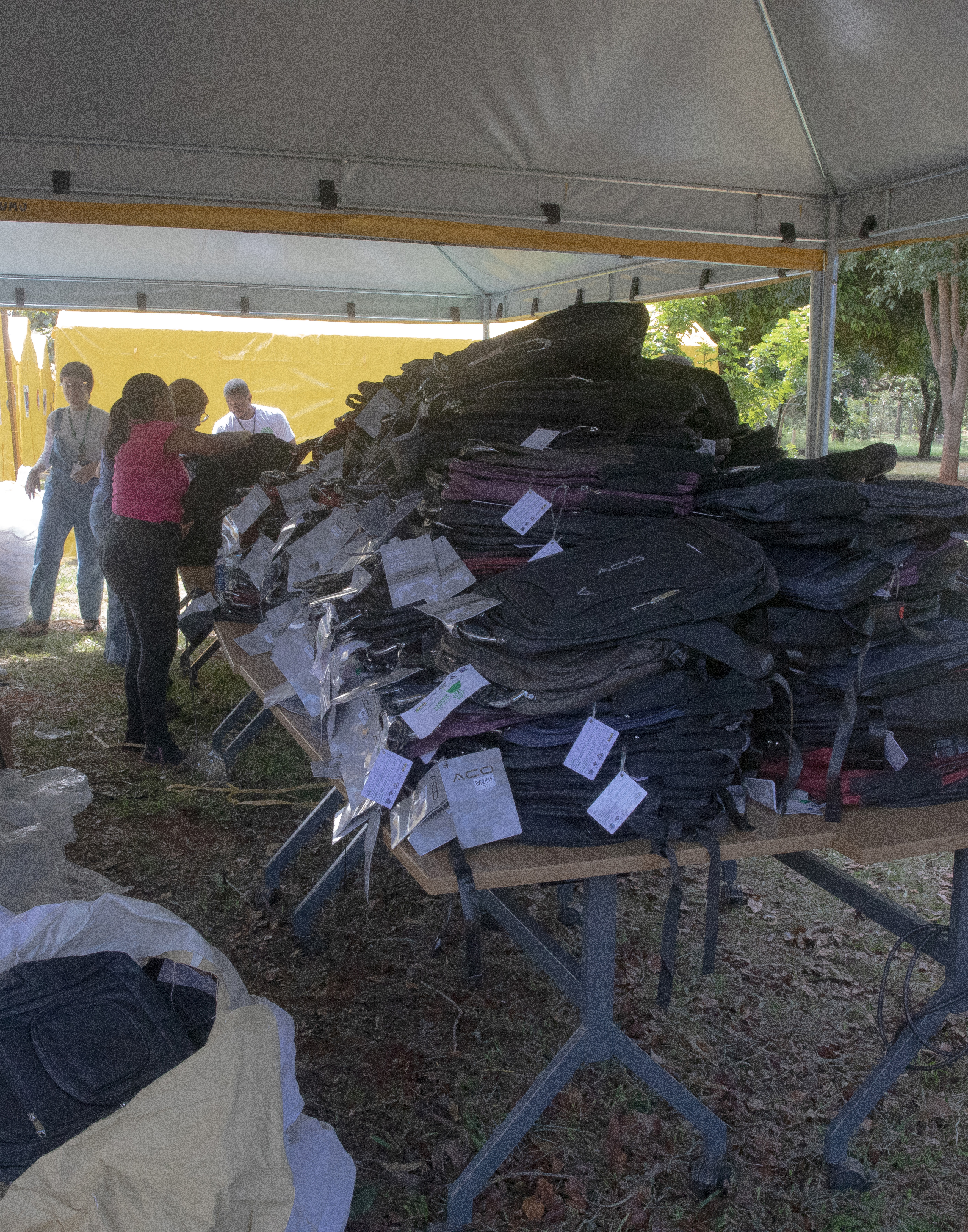 Mochilas apreendidas pela Receita Federal no Porto de São Francisco do Sul (SC).jpg