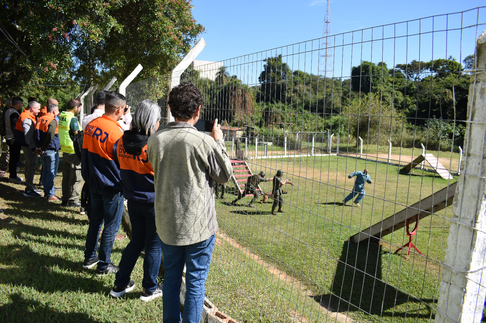 2025-06-16 Apresentação dos cães adestrados que são utilizados pela Marinha para localizar drogas, explosivos e outros materiais.jpeg