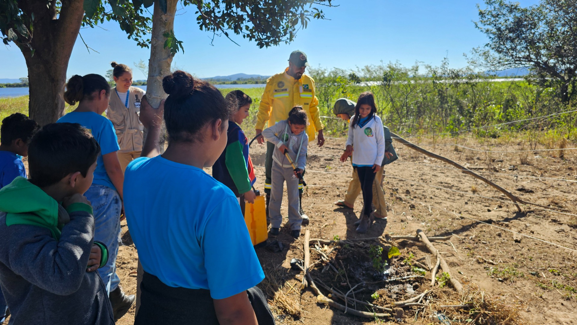 2025-07-03 Educação ambiental do Ibama leva vivência de brigadistas às crianças ribeirinhas no Pantanal, promovendo a prevenção de incêndios.jpg