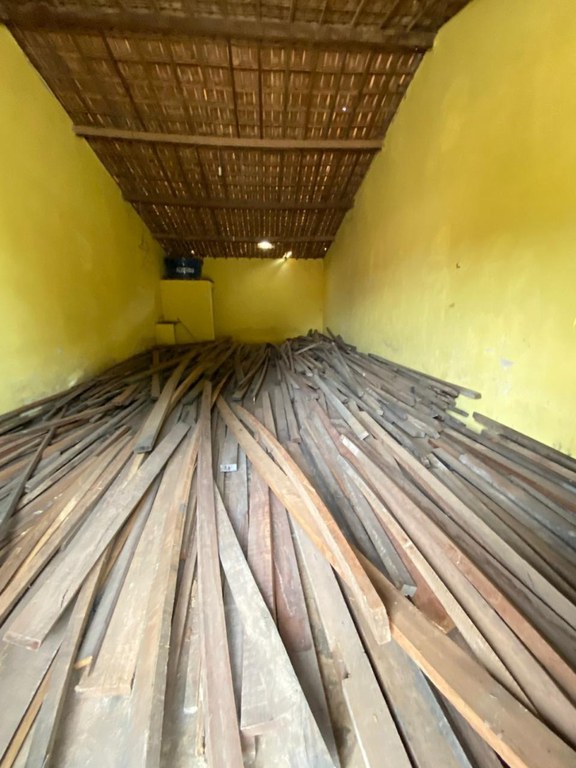 2025-05-12 Madeira apreendida nos municípios de Baía da Traição e Matureia, ambos na Paraíba.jpg