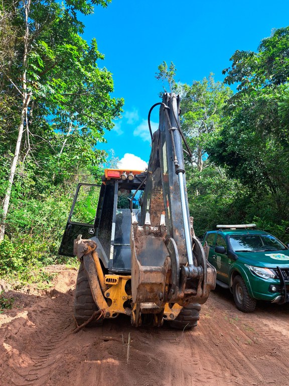 2025-05-07 Maquinário utilizado pelos infratores.jpg