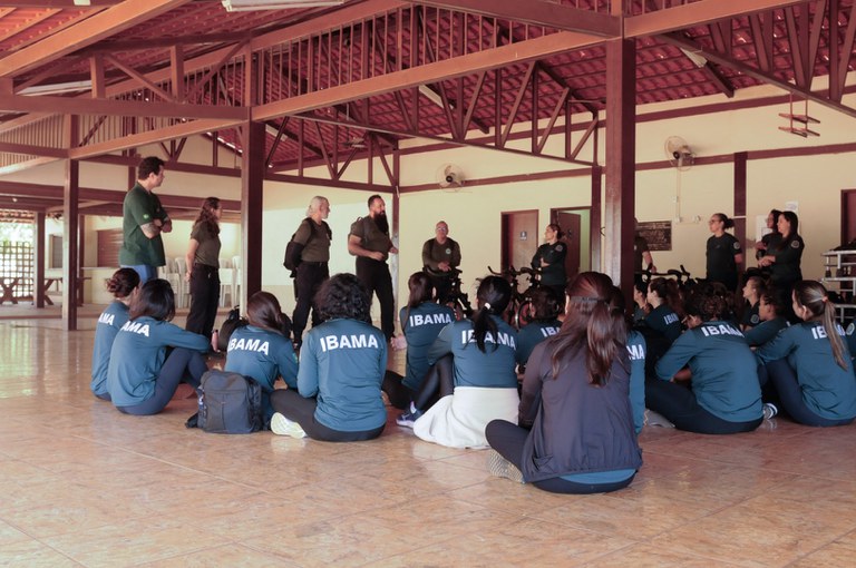 2025-09-10 Roda de conversa entre instrutores e alunas no encerramento do curso.jpg